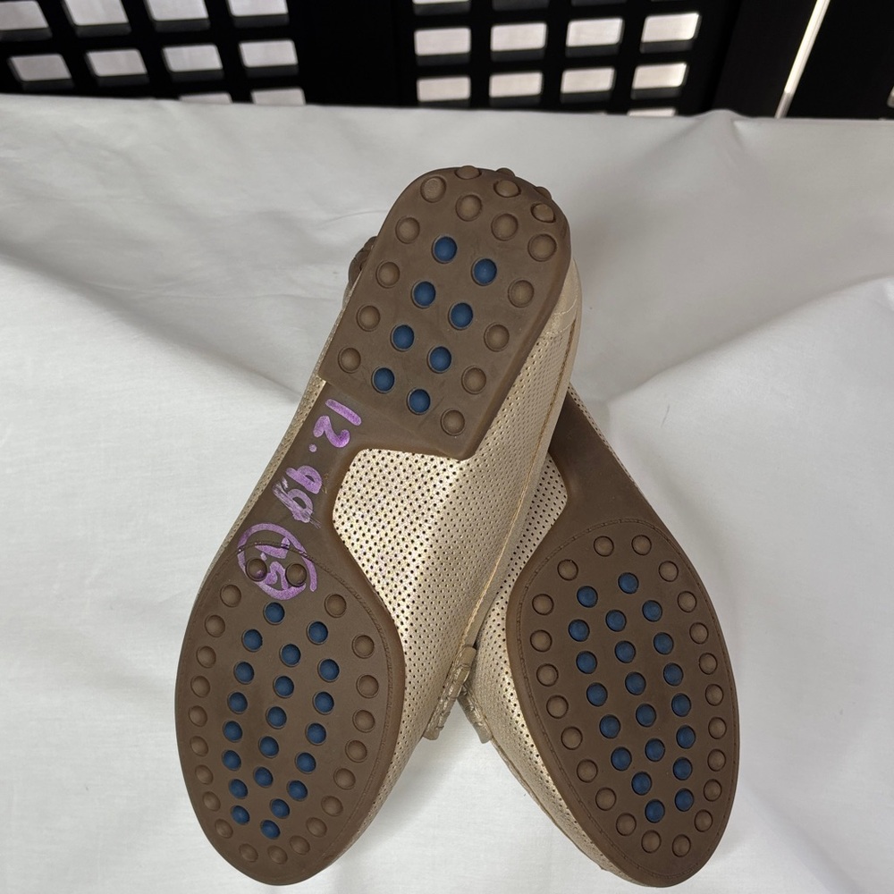🤍 Kelly & Katie Metallic Loafers Chic Slip-On Comfort Size 7.5 NWT 🤍 - Picture 8 of 13